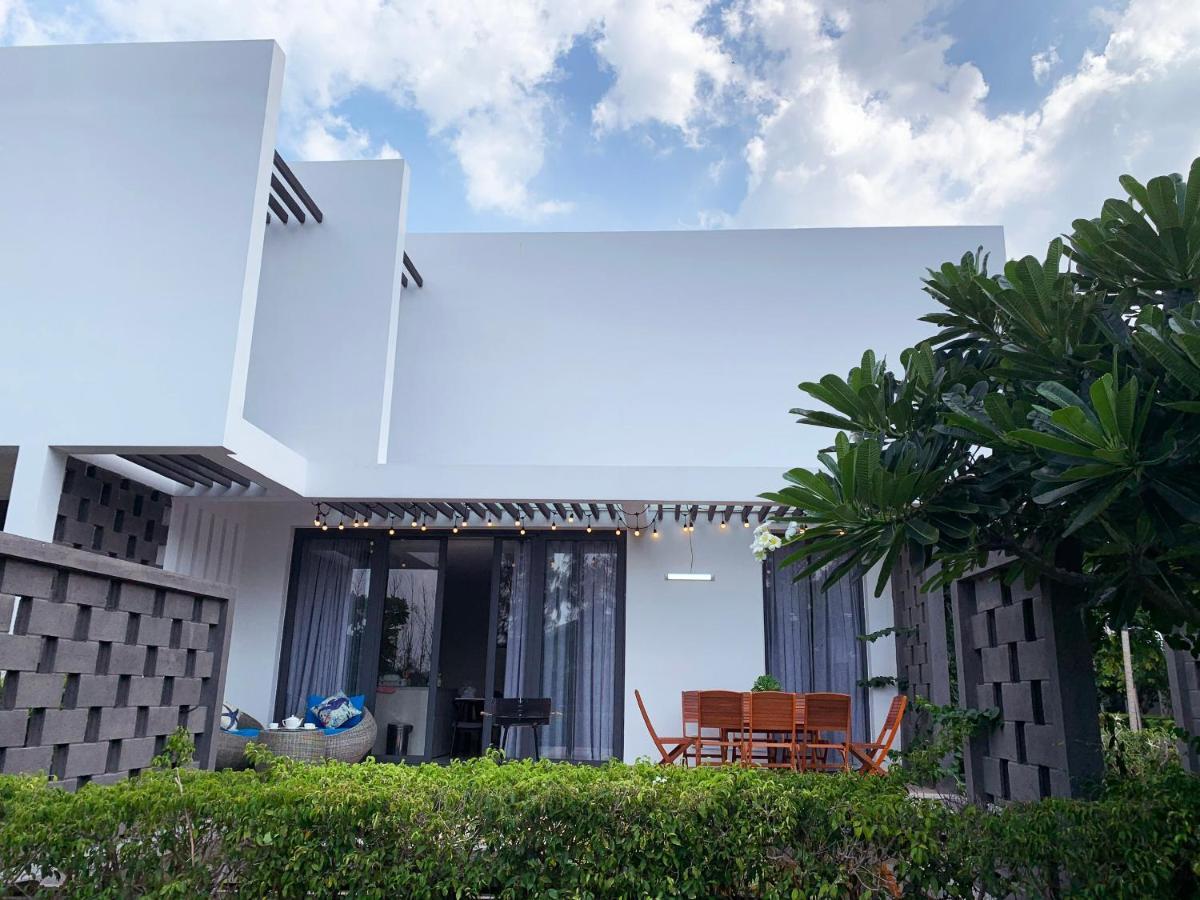 Okinawa Villas And Beach Club - Oceanami Resort Long Hai Εξωτερικό φωτογραφία