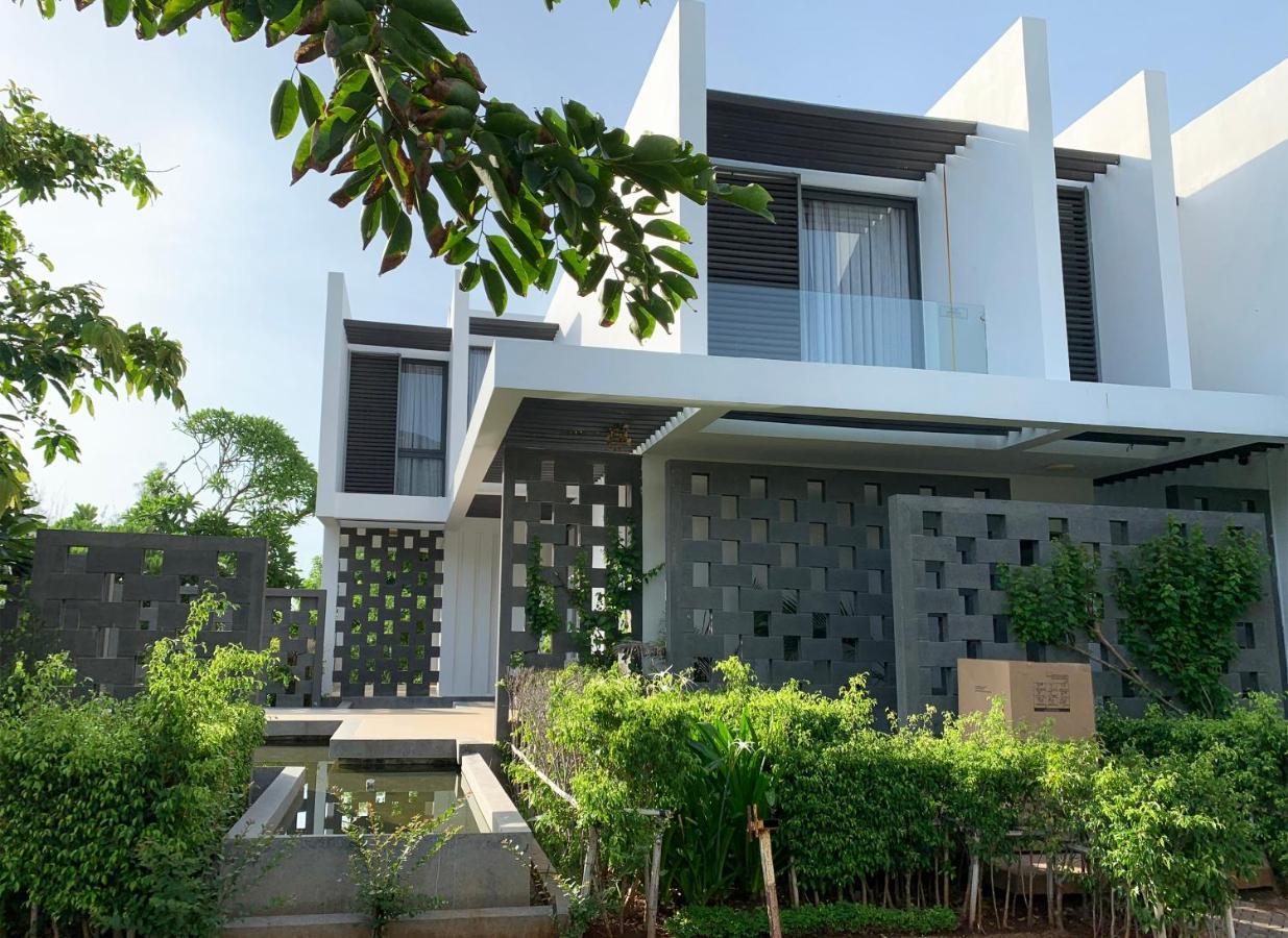 Okinawa Villas And Beach Club - Oceanami Resort Long Hai Εξωτερικό φωτογραφία